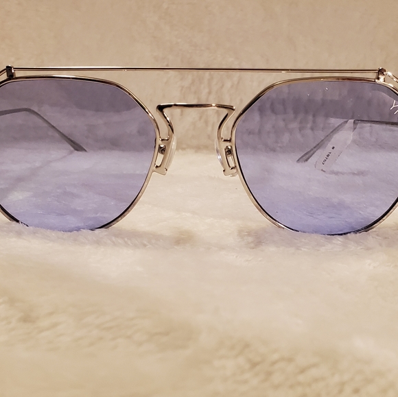 YHF Los Angeles Stephanie Blue Transparent Aviator Sunglasses & Iridescent Case - Picture 3 of 12